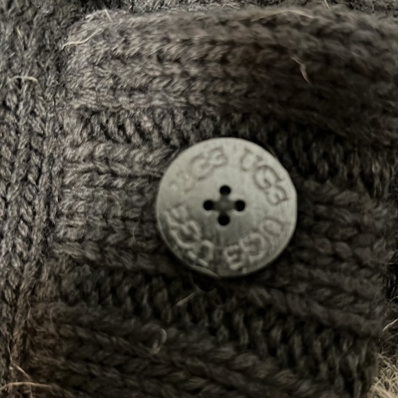 UGG shrug - Picture 6 of 8